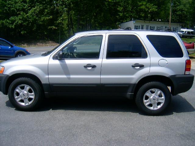 Ford Escape 2004 photo 1