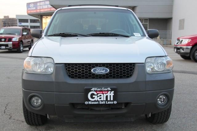 Ford Escape 2005 photo 1