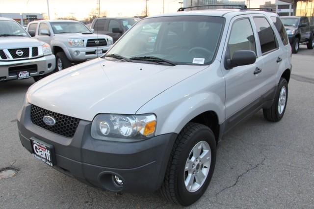 Ford Escape 2005 photo 2