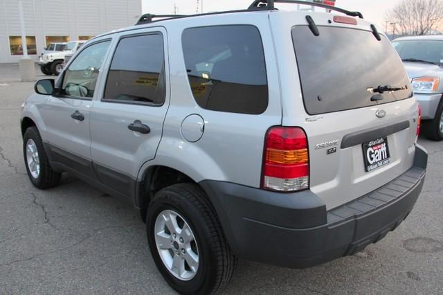 Ford Escape 2005 photo 3