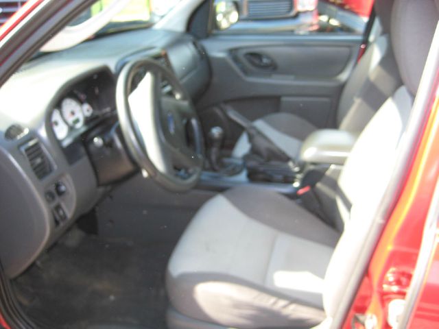 Ford Escape 2005 photo 2