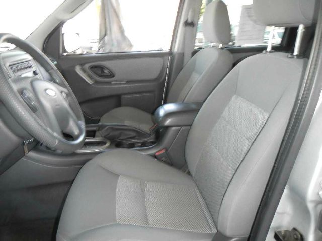 Ford Escape 2005 photo 1