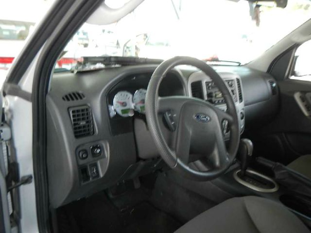 Ford Escape 2005 photo 12