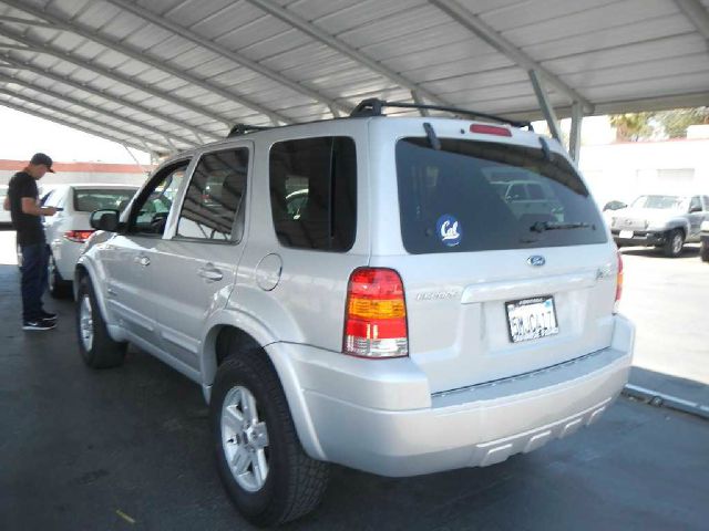 Ford Escape 2005 photo 2