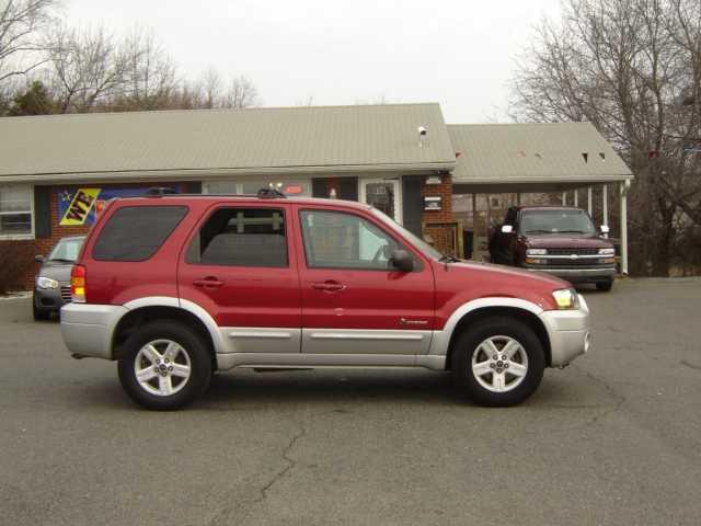 Ford Escape 2005 photo 1