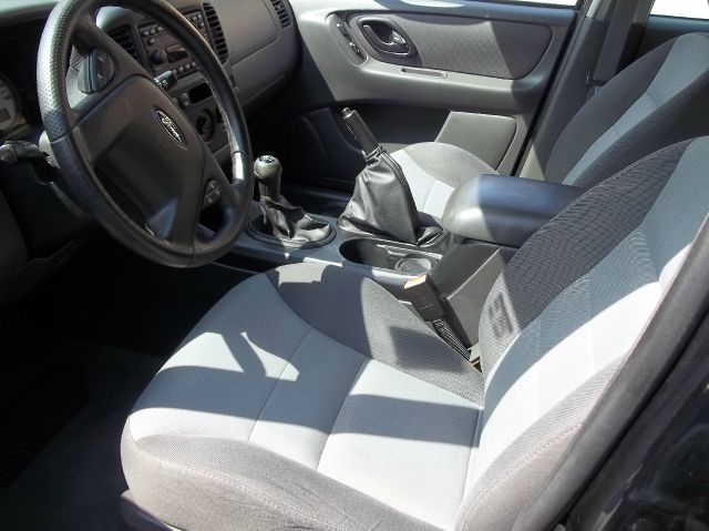 Ford Escape 2005 photo 1