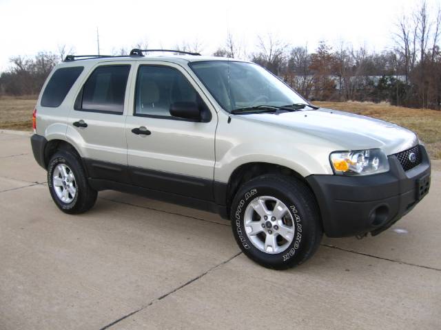 Ford Escape 2005 photo 1