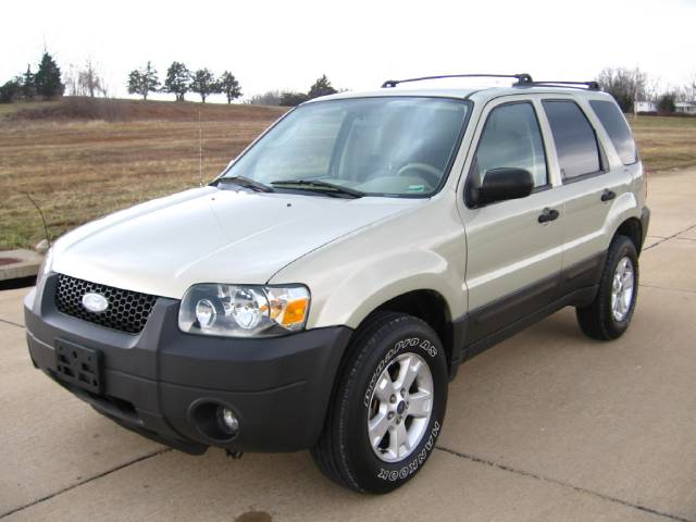 Ford Escape 2005 photo 2