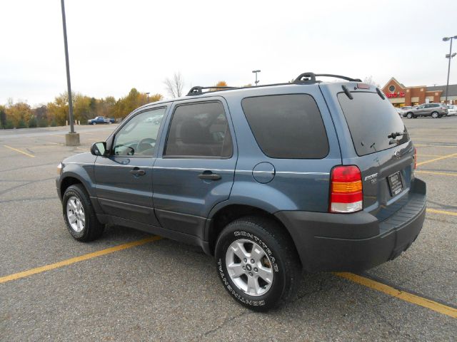 Ford Escape 2005 photo 1