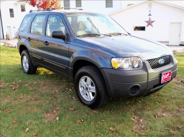 Ford Escape 2005 photo 2