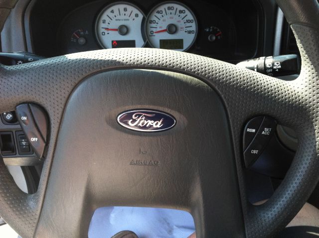 Ford Escape 2005 photo 3