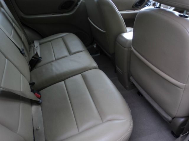 Ford Escape 2005 photo 1