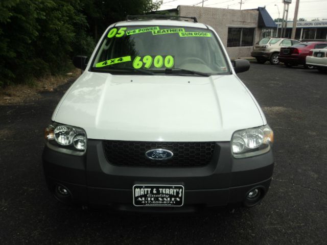 Ford Escape 2005 photo 2