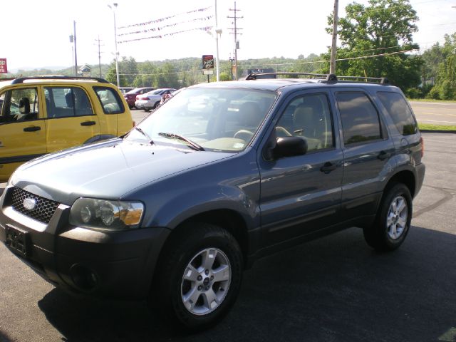 Ford Escape 2005 photo 2