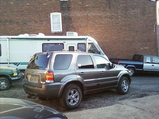 Ford Escape 2005 photo 1