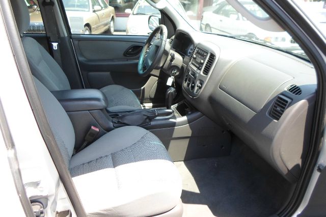 Ford Escape 2005 photo 2