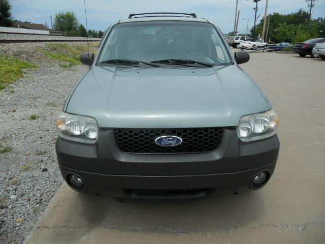 Ford Escape 2005 photo 2