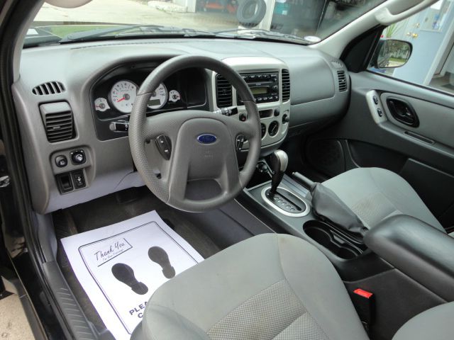 Ford Escape 2005 photo 1