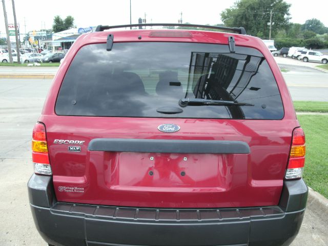 Ford Escape 2005 photo 1