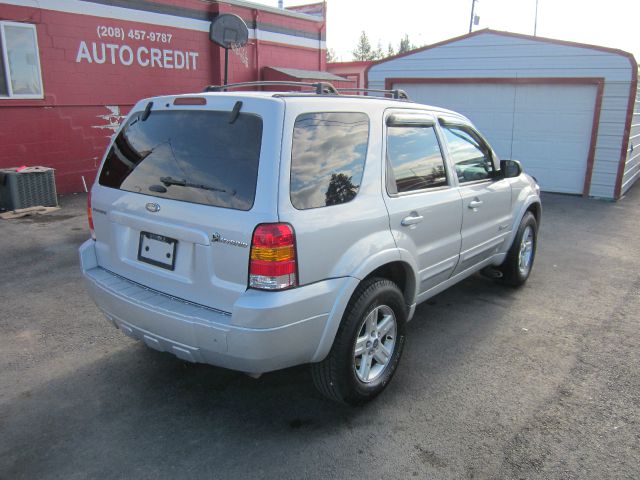 Ford Escape 2005 photo 1