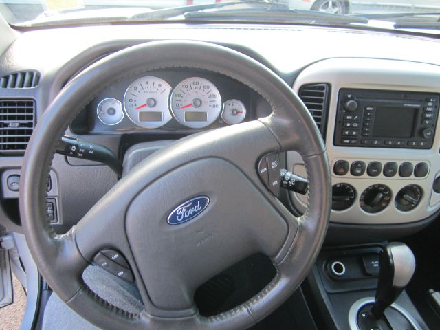 Ford Escape 2005 photo 2