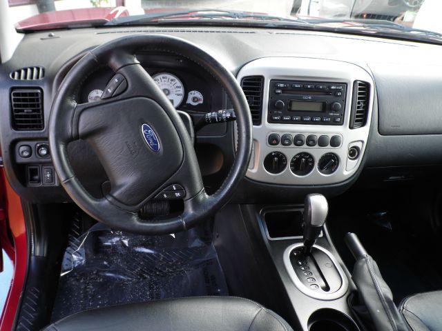 Ford Escape 2005 photo 1