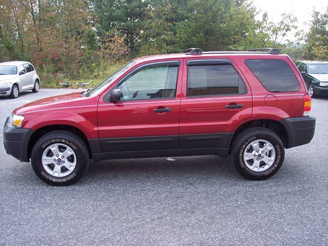 Ford Escape 2005 photo 1