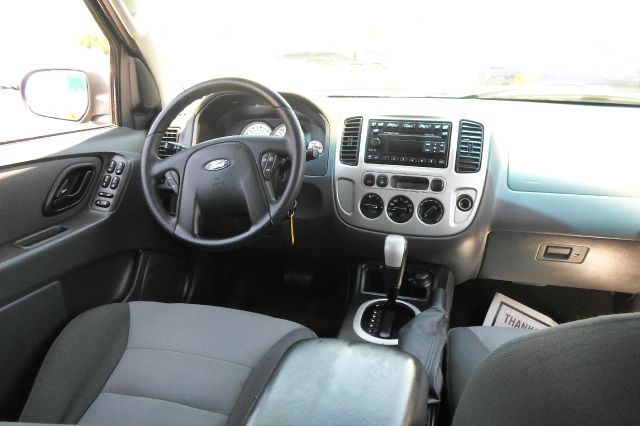 Ford Escape 2005 photo 7