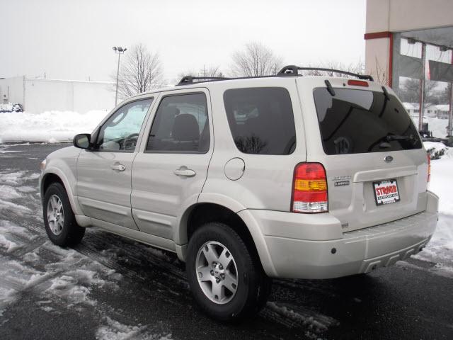 Ford Escape 2005 photo 1