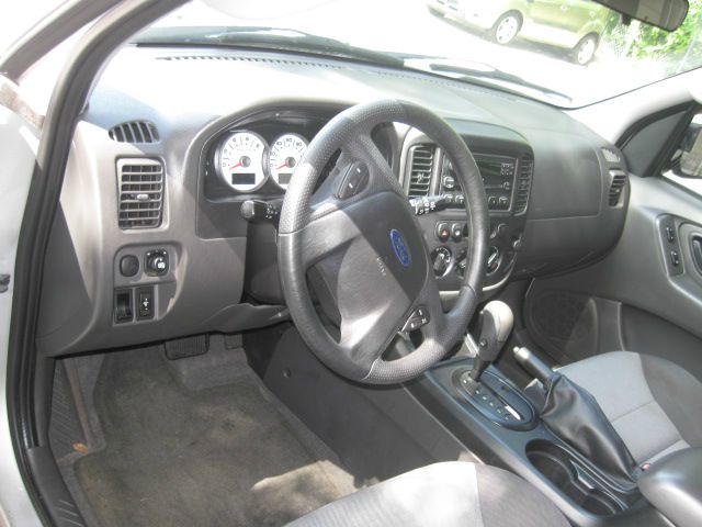 Ford Escape 2005 photo 8