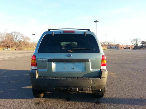 Ford Escape 2005 photo 1