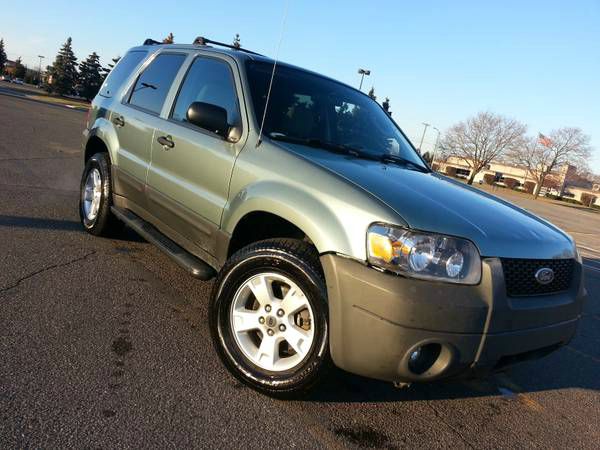 Ford Escape 2005 photo 2