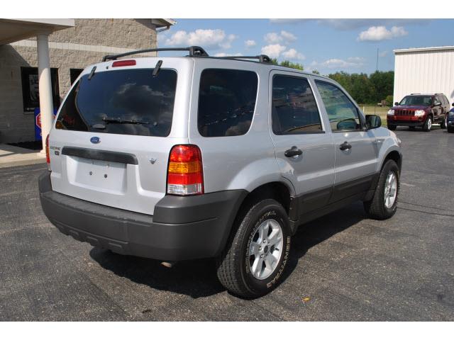 Ford Escape 2005 photo 1