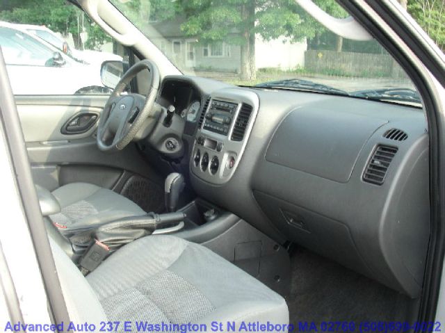 Ford Escape 2005 photo 2