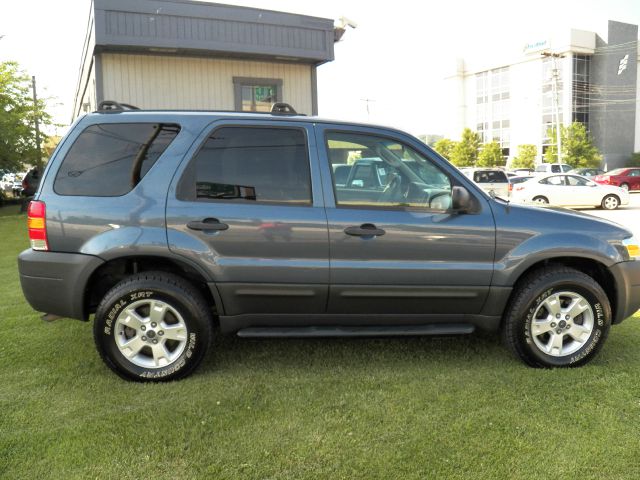 Ford Escape 2005 photo 23