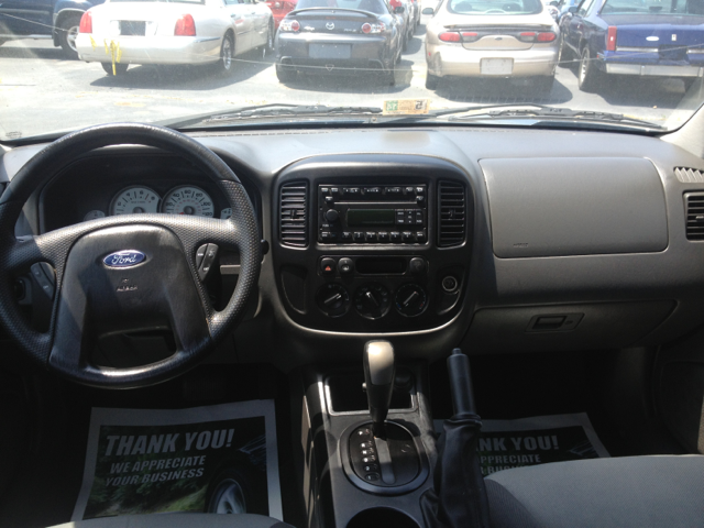 Ford Escape 2005 photo 2