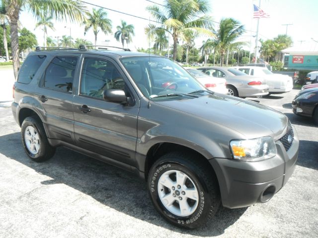 Ford Escape 2005 photo 1