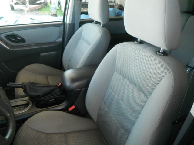 Ford Escape 2005 photo 2