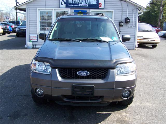 Ford Escape 2005 photo 1