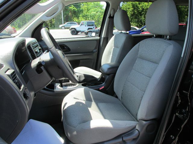 Ford Escape 2005 photo 3