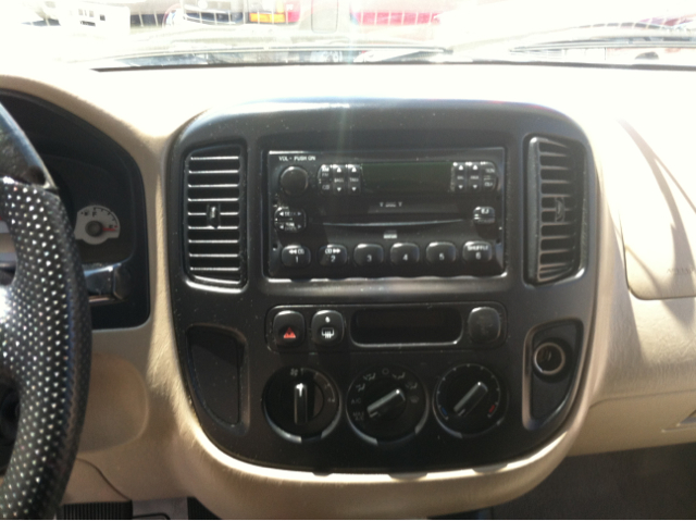 Ford Escape 2005 photo 2