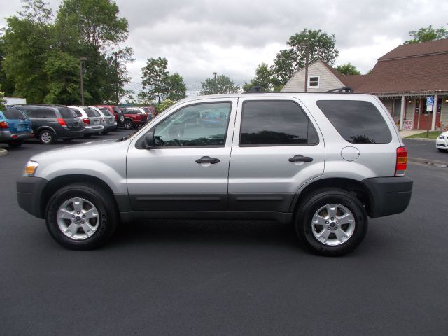 Ford Escape 2005 photo 1