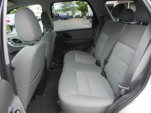 Ford Escape 2005 photo 11