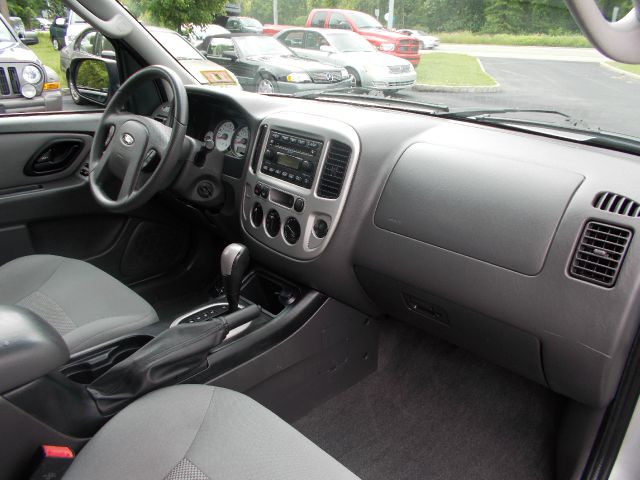 Ford Escape 2005 photo 13