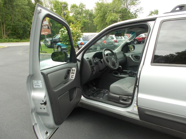 Ford Escape 2005 photo 18