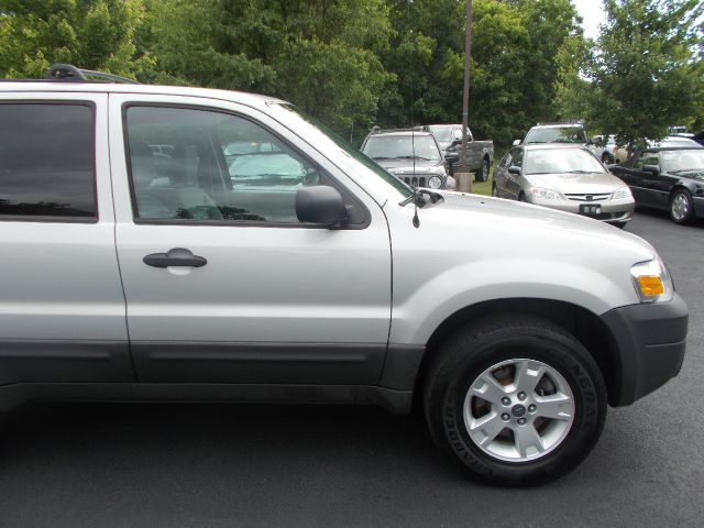 Ford Escape 2005 photo 21