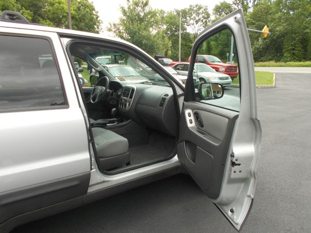 Ford Escape 2005 photo 24