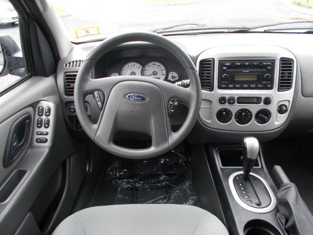 Ford Escape 2005 photo 25