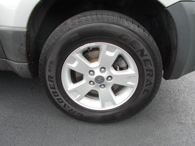 Ford Escape 2005 photo 9