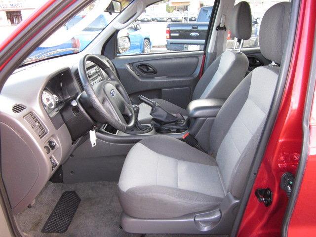 Ford Escape 2005 photo 2